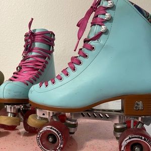 Moxi beach bunny skates revenge plates